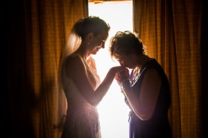 bride and mother kiss